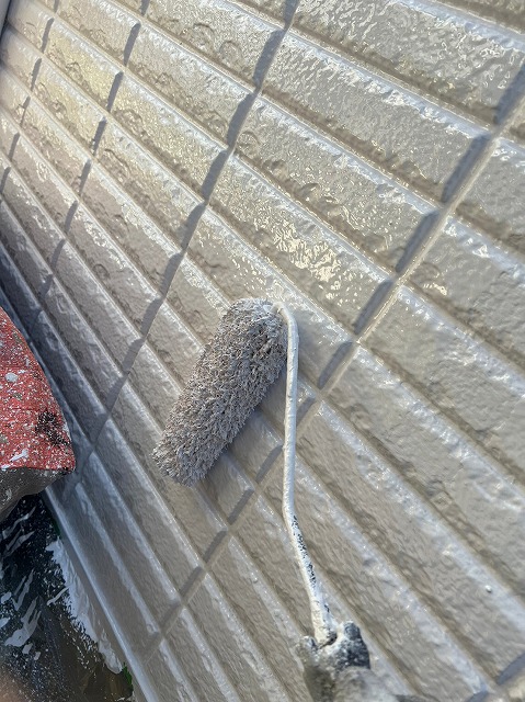 外壁塗装中塗り